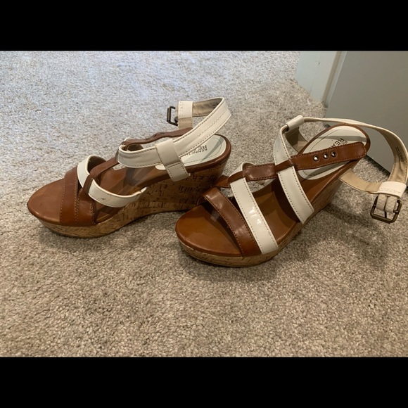 Cognac and white Kenneth Cole wedges. Size 7 - Picture 2 of 6